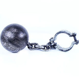 Vězeňská koule na nohu s řetězem