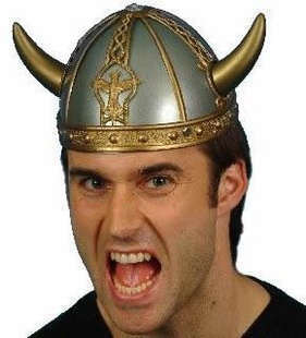 Vikingská helma s menšími rohy