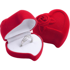 Sametová krabička na prsten či náušnice - červené srdce