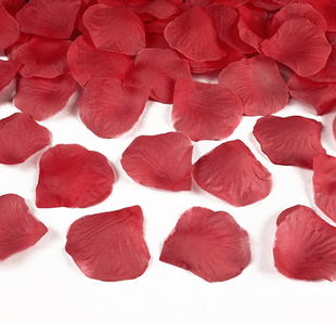 Dekorativní lístky - červené květy růže 100 ks