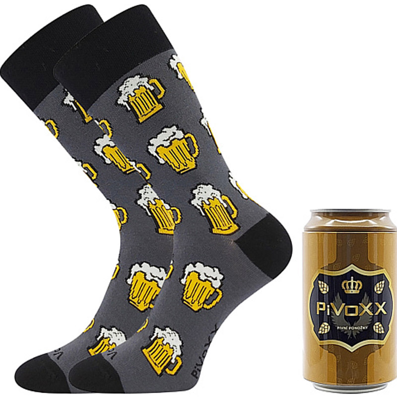 Pivní ponožky v plechovce