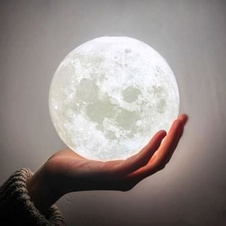 Lampička Měsíc