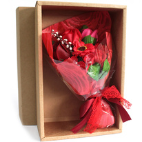Mýdlová kytice v dárkové krabici - Červená