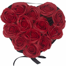 Dárkový box z mýdlových květů - 13 červených růží srdce