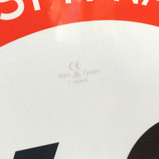 Plechová dopravní značka k 30. narozeninám