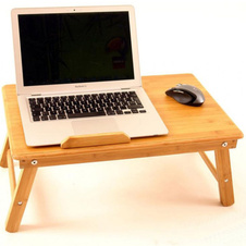 Dřevěný stolek na notebook do postele