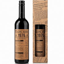 Červené víno pro rok narození 1976