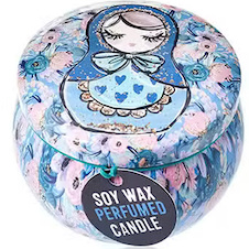Dekorační svíčka v plechovce Matrjoška Dolly Blue
