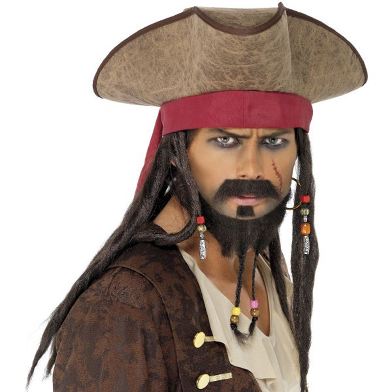 Hnědý pirátský klobouk s vlasy a rudou stuhou