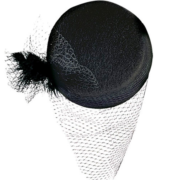 Černý klobouček se závojíčkem a peřím