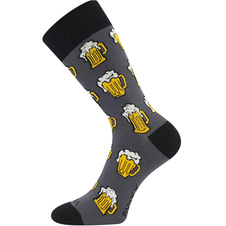 Pivní ponožky v plechovce