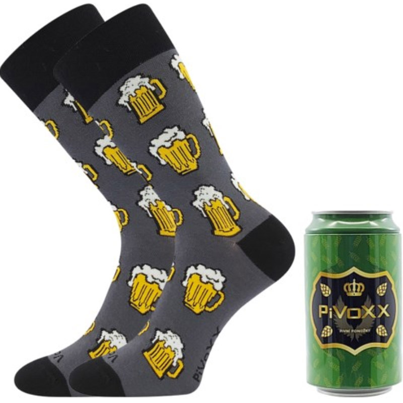 Pivní ponožky v plechovce